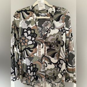 Manuhealii Womens Long Sleeve Top size XXS. Multi colored.
